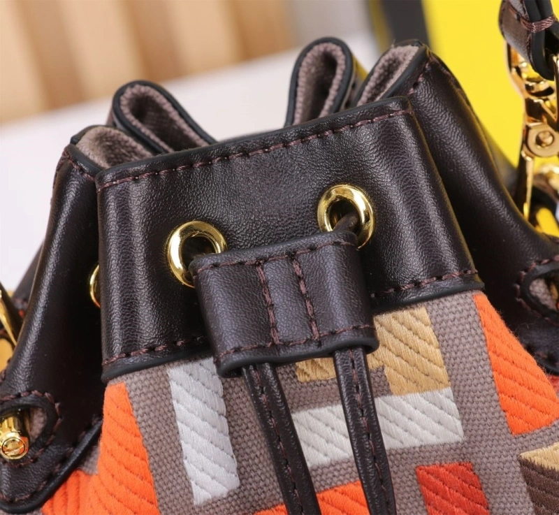 F**di bucket bags 4220-0236