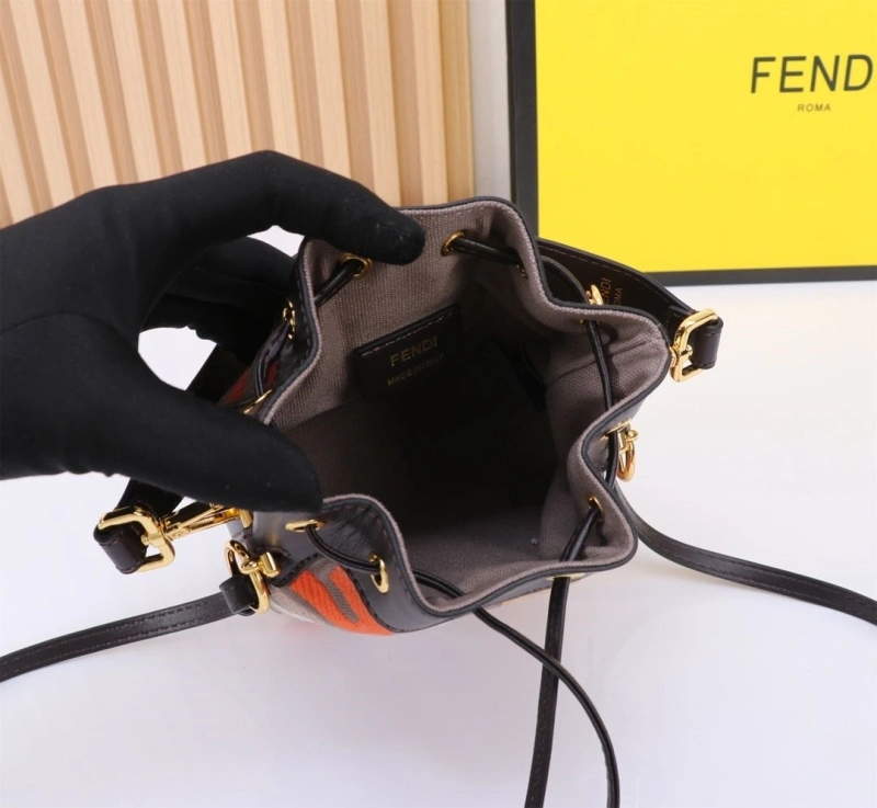 F**di bucket bags 4220-0236