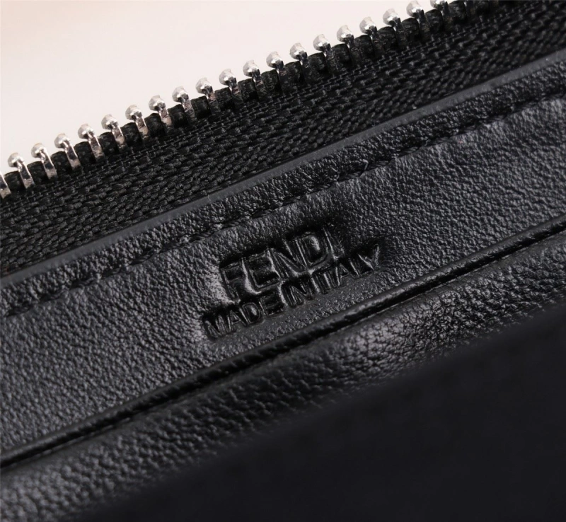 F**di wallets 4220a-0082