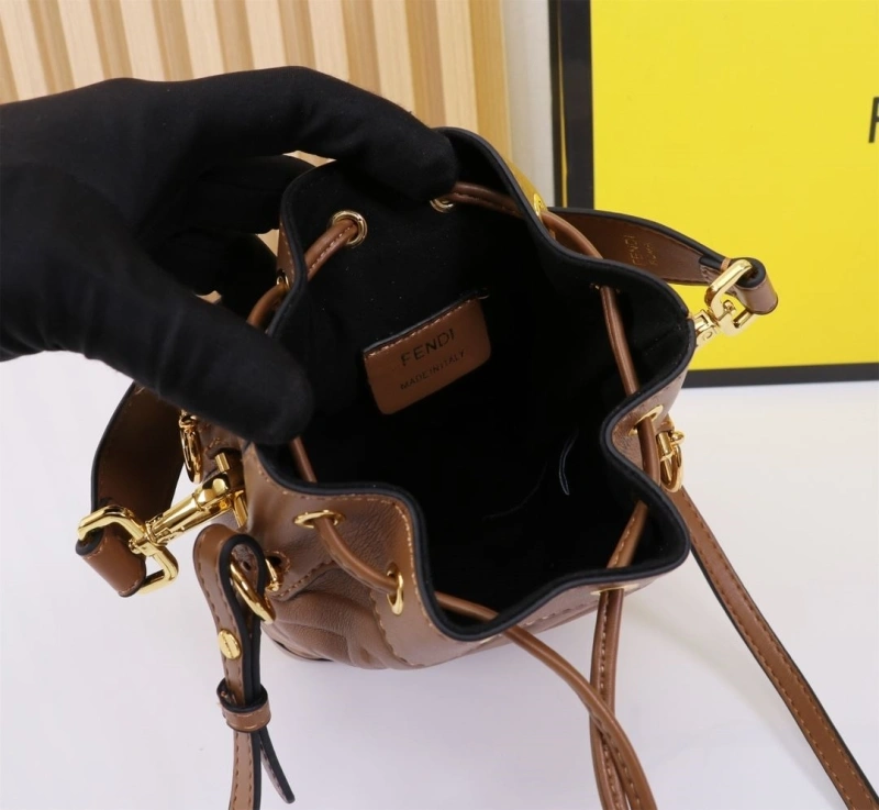 F**di bucket bags 4220a-0222