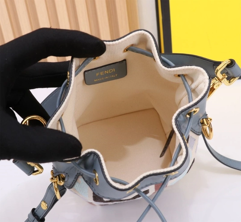 F**di bucket bags 4220a-0228