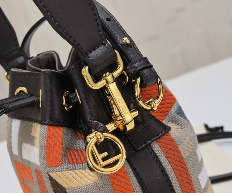F**di bucket bags 4220a-0248