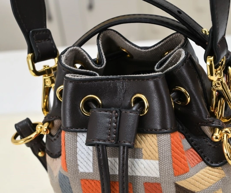 F**di bucket bags 4220a-0248
