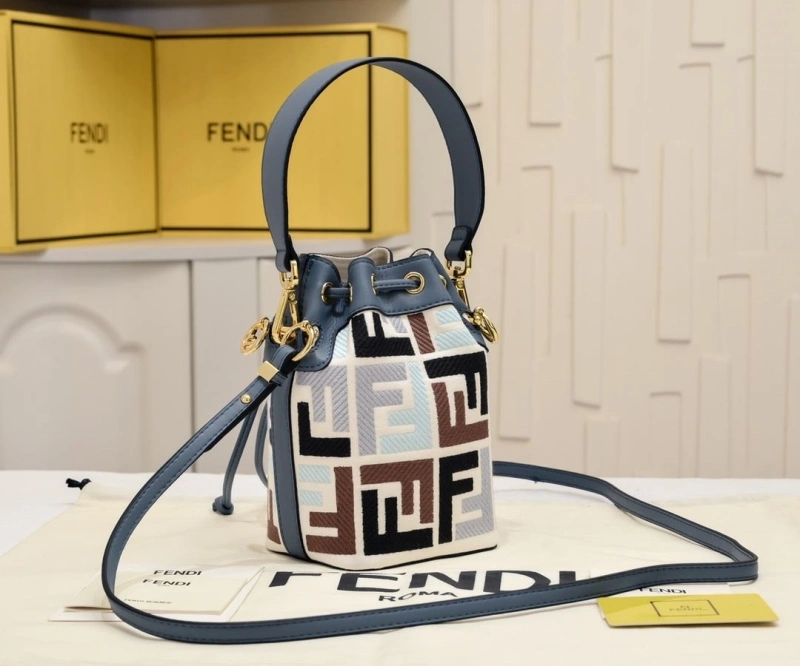 F**di bucket bags 4220a-0522