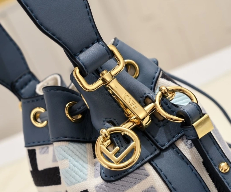 F**di bucket bags 4220a-0522
