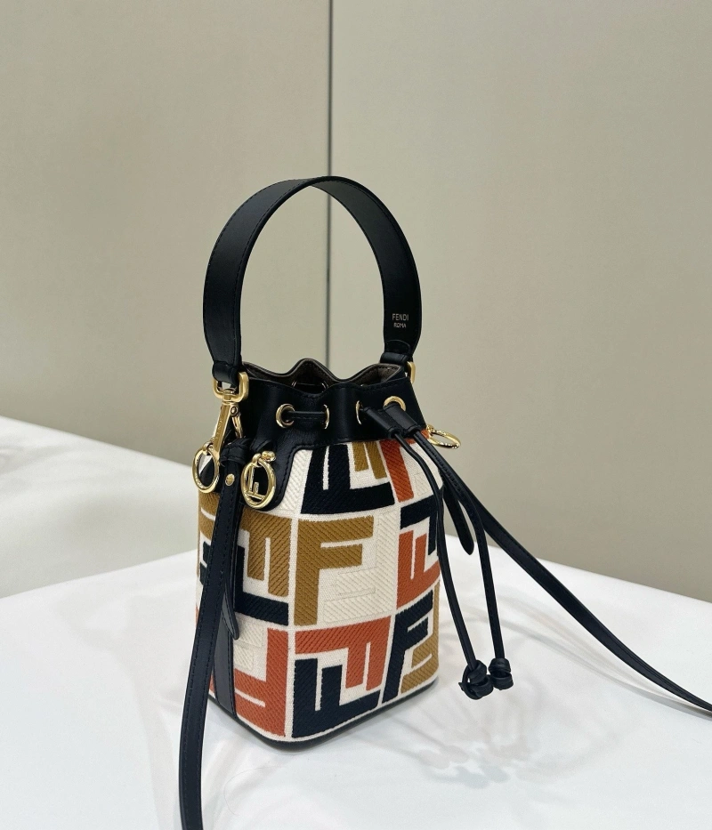 F**di bucket bags 4220a-0678