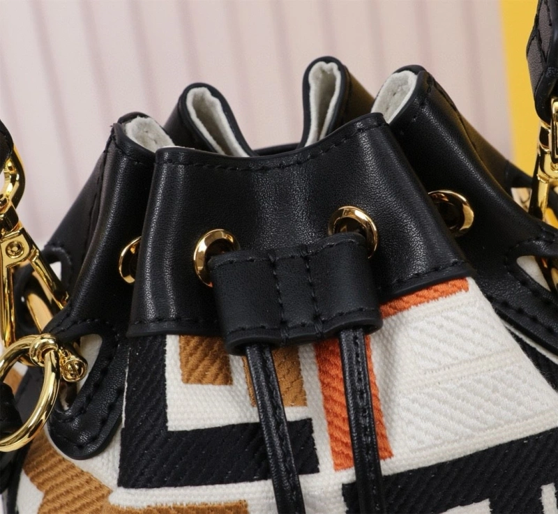 F**di bucket bags 4220a-0678