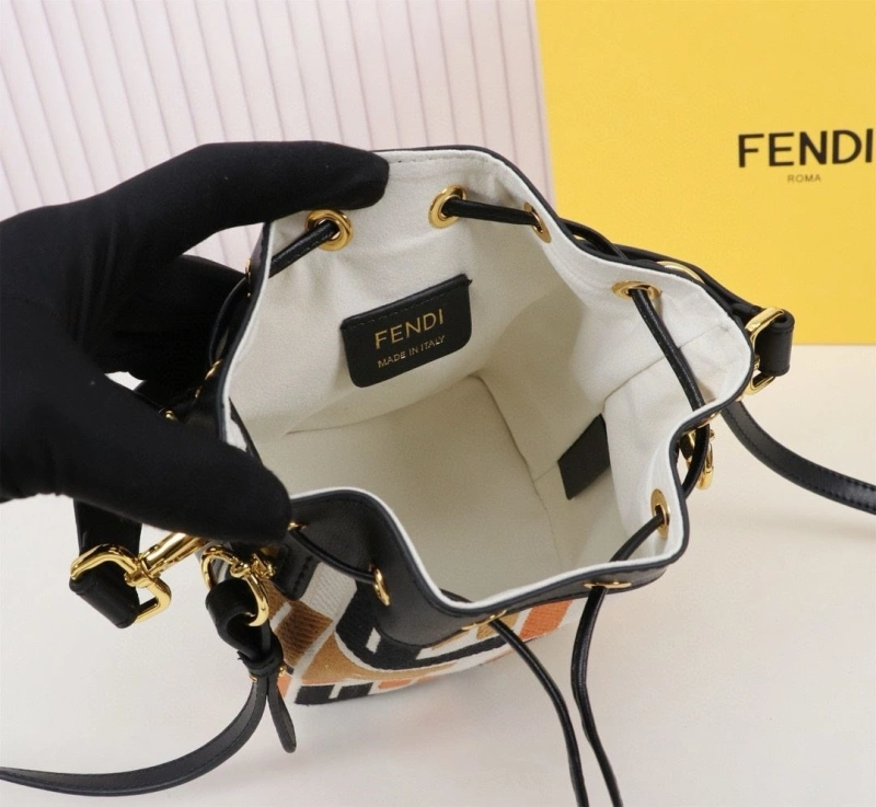 F**di bucket bags 4220a-0678
