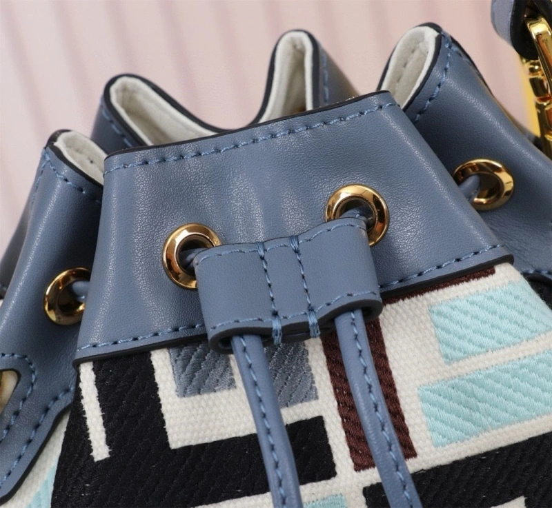F**di bucket bags 4220a-0679