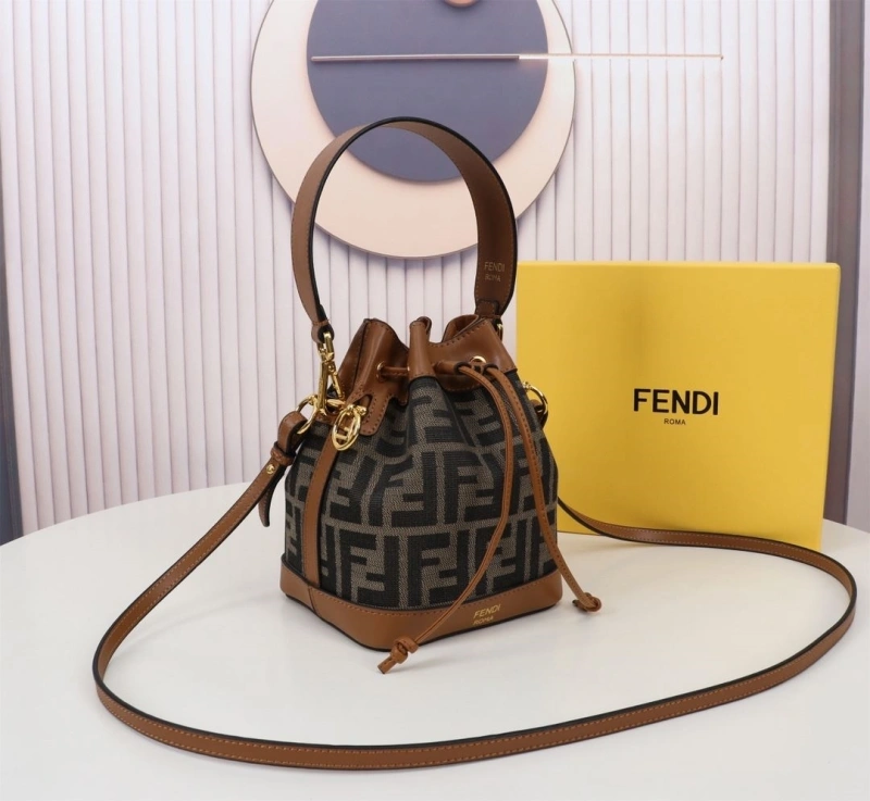F**di bucket bags 4220a-0680