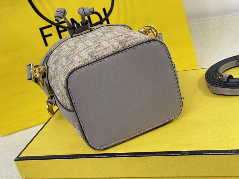 F**di bucket bags 4220d-0013