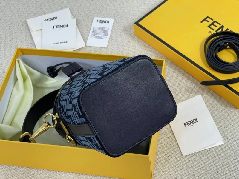 F**di bucket bags 4220d-0014