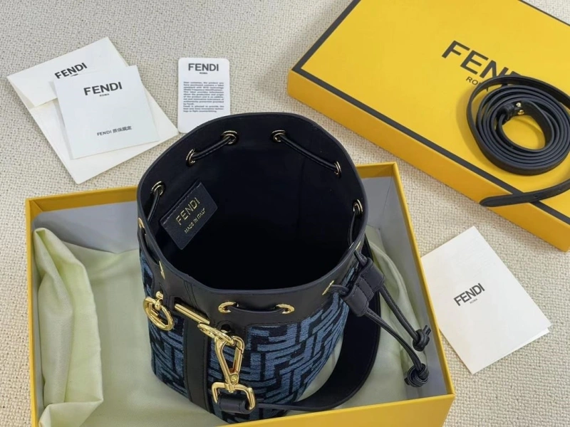 F**di bucket bags 4220d-0014