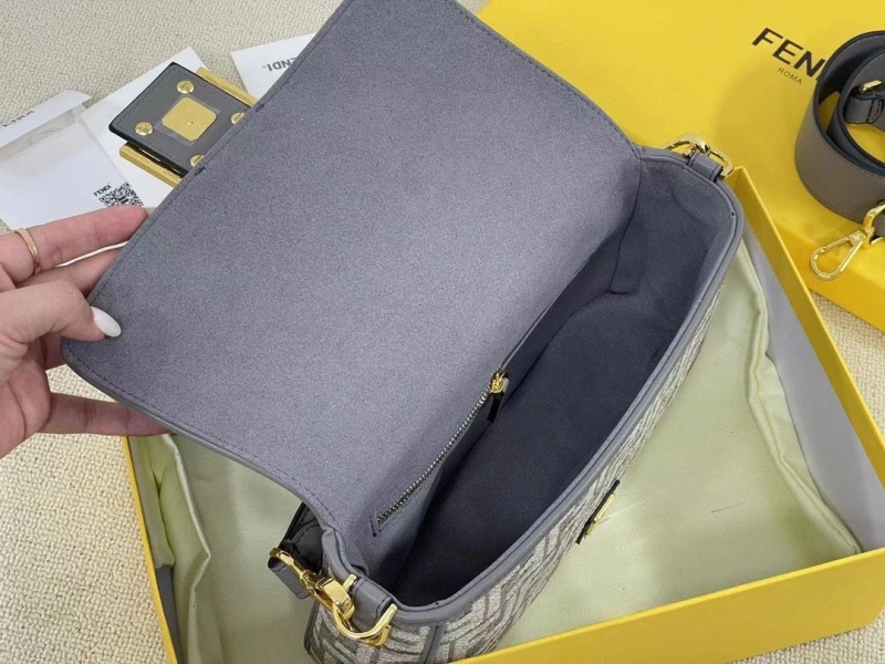 F**di baguette bags 4220d-0015