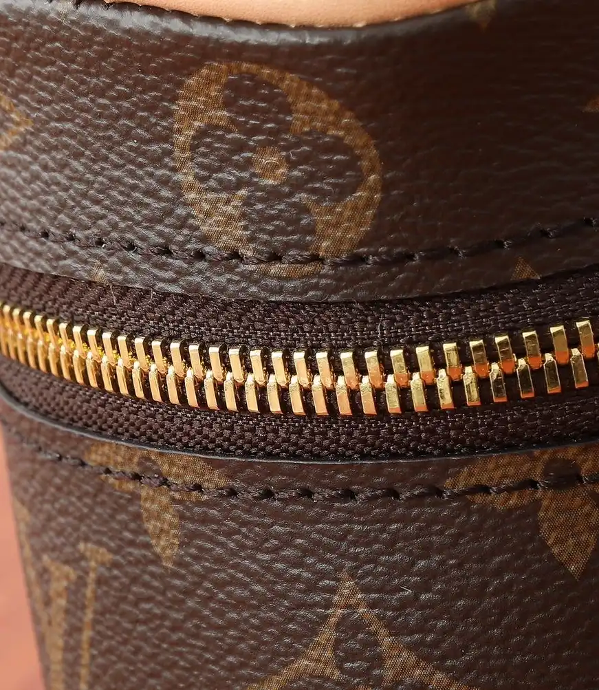 LV Cosmetic Bags 4220D-0490
