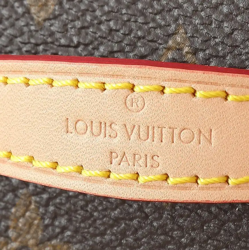 LV Cosmetic Bags 4220D-0490