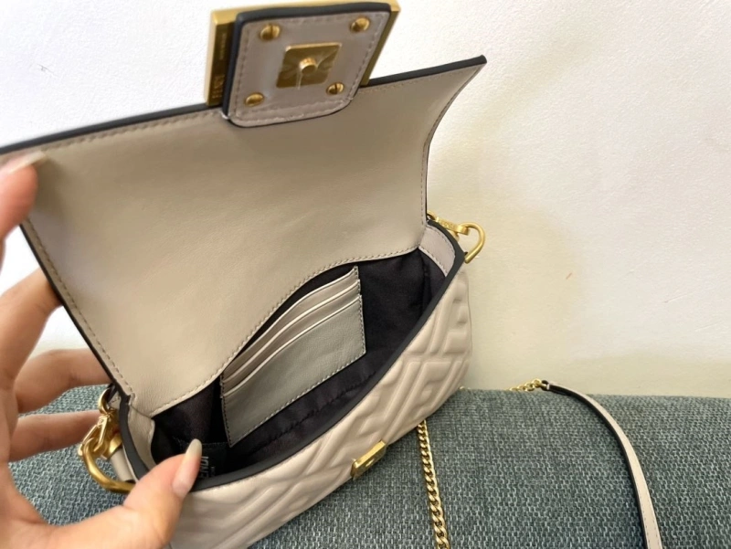 F**di baguette bags 4222c-0291