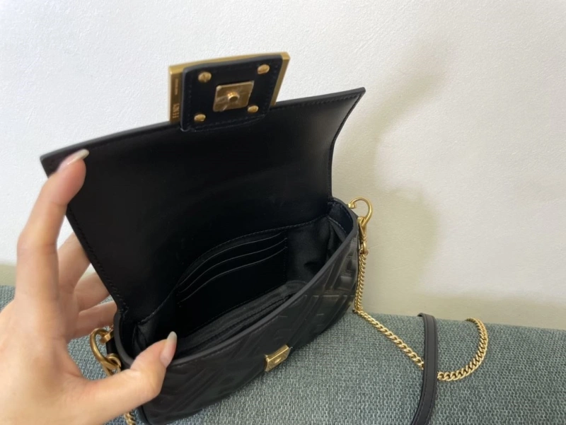 F**di baguette bags 4222c-0294