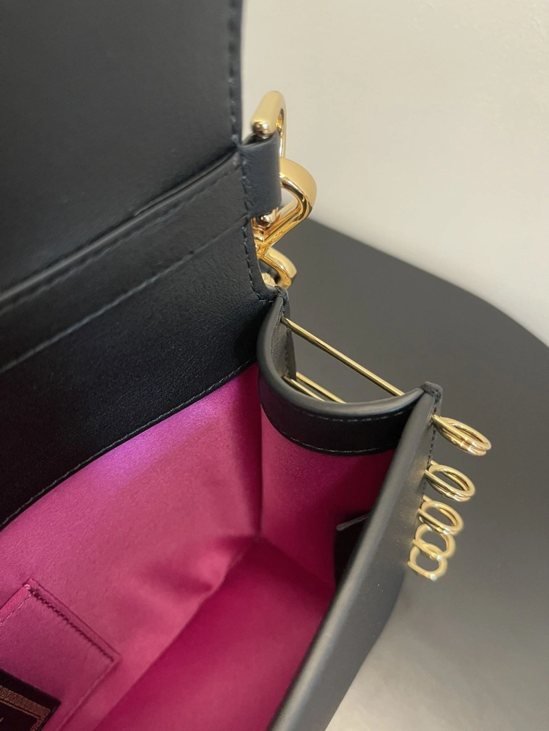 F**di baguette bags 4222c-0886