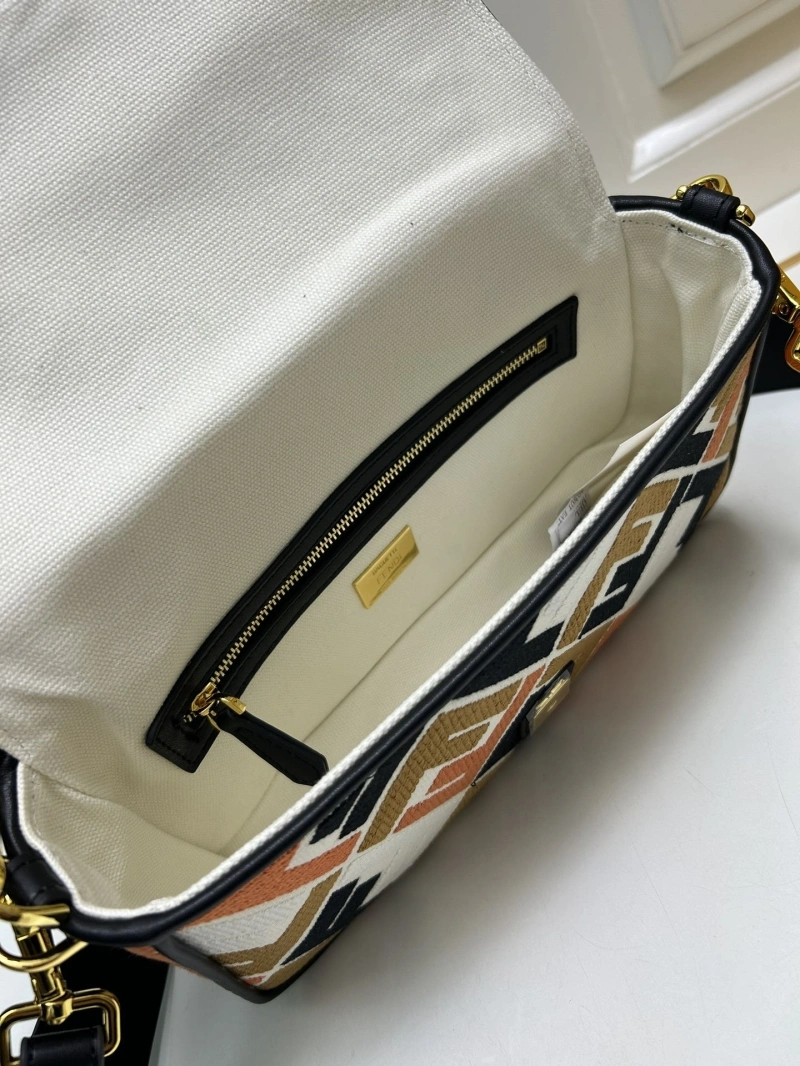 F**di baguette bags 4224-0534