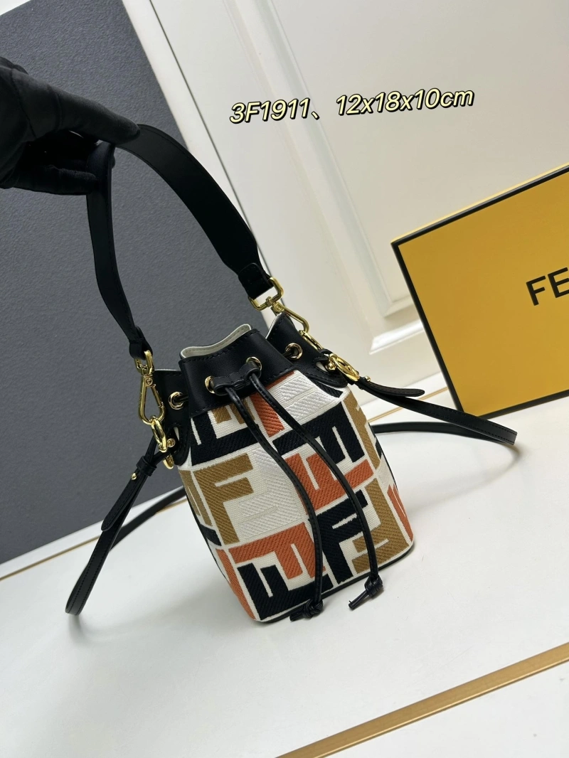 F**di bucket bags 4224-0535