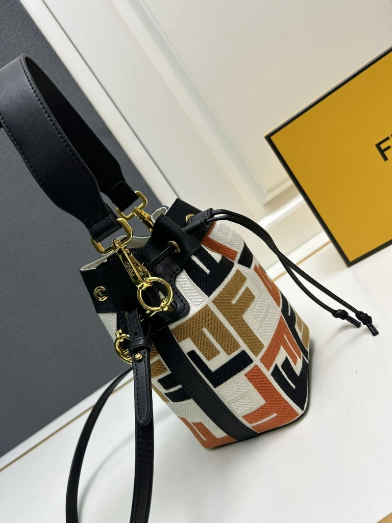 F**di bucket bags 4224-0535