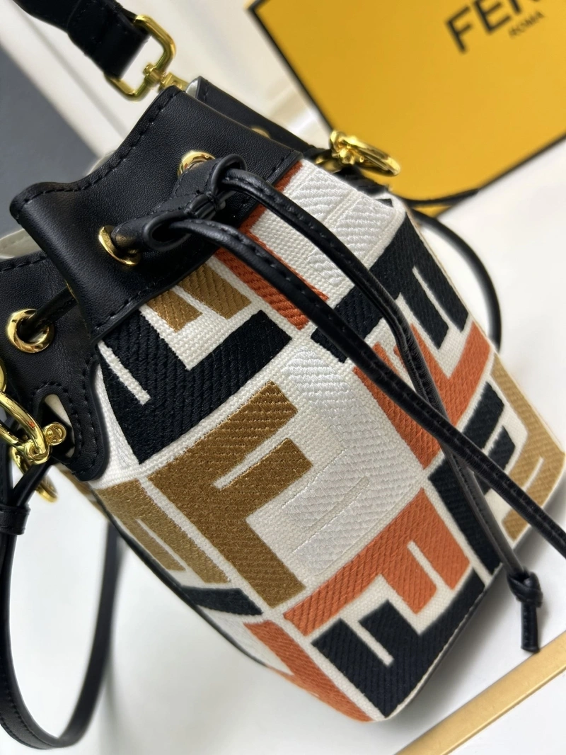 F**di bucket bags 4224-0535