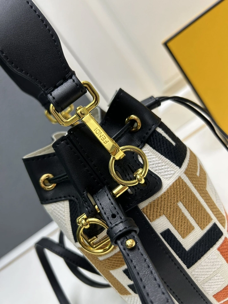 F**di bucket bags 4224-0535