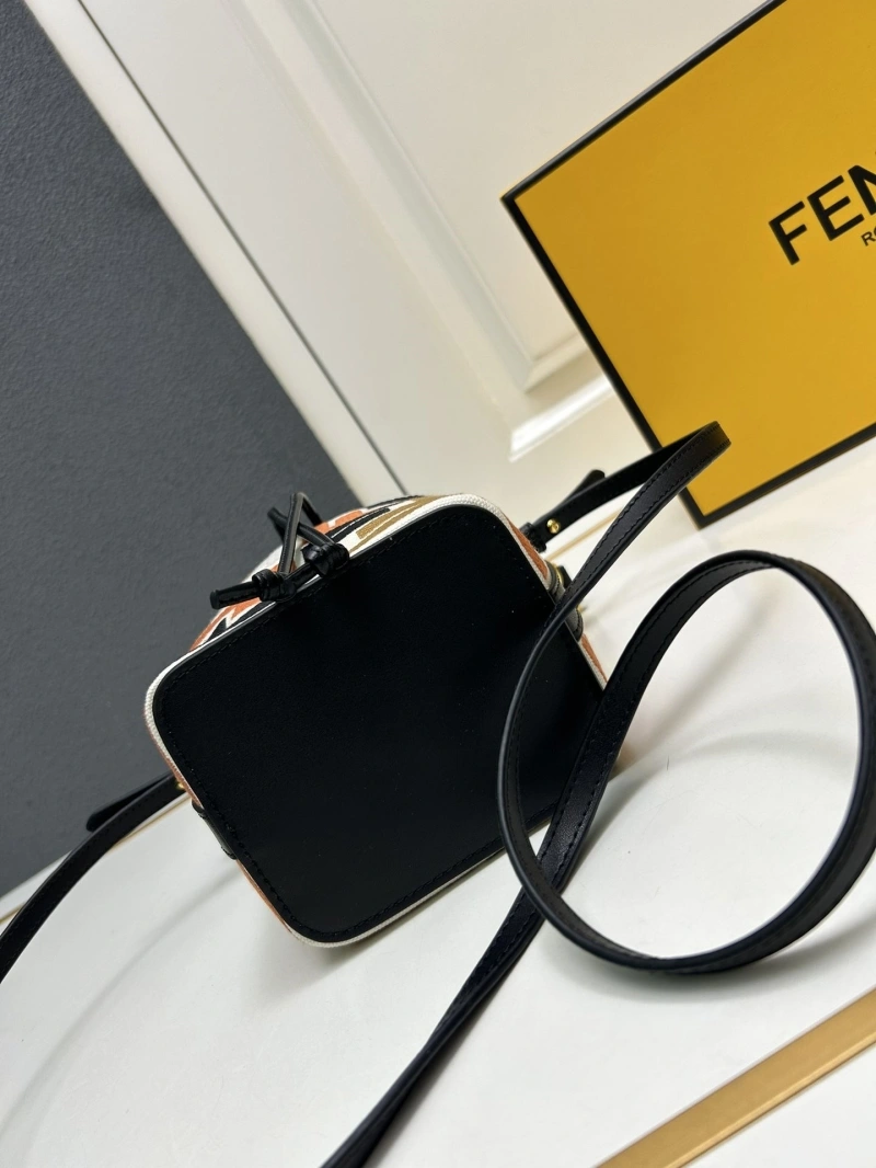 F**di bucket bags 4224-0535