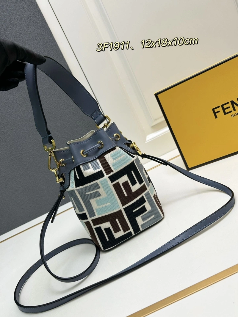 F**di bucket bags 4224-0536