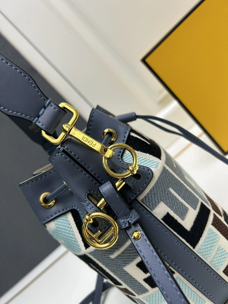 F**di bucket bags 4224-0536