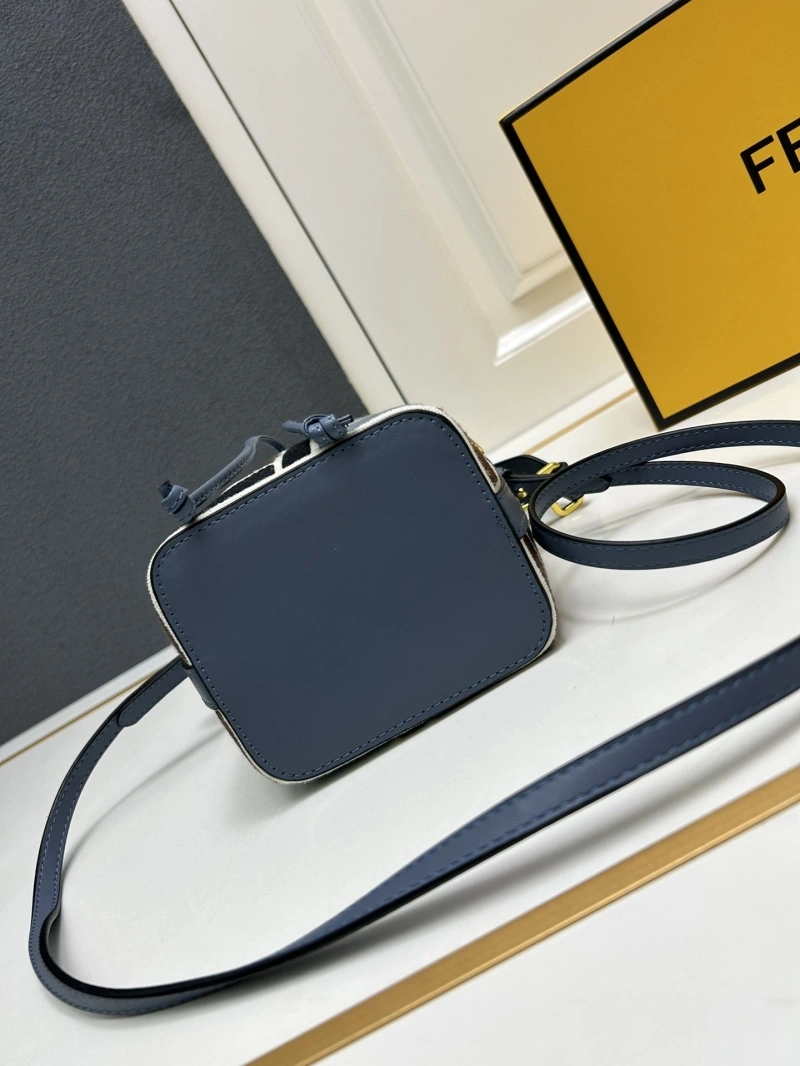 F**di bucket bags 4224-0536