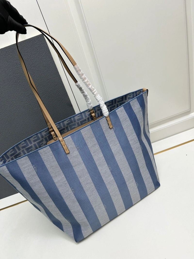 F**di shopping bags 4224-0560