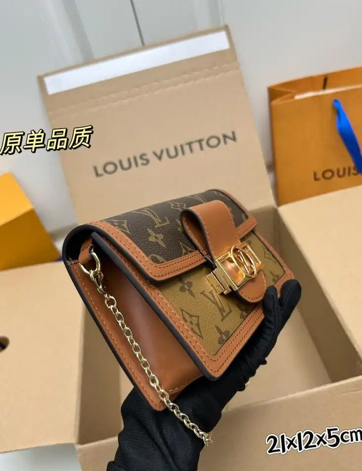 LV Clutch Bags 4224-0575