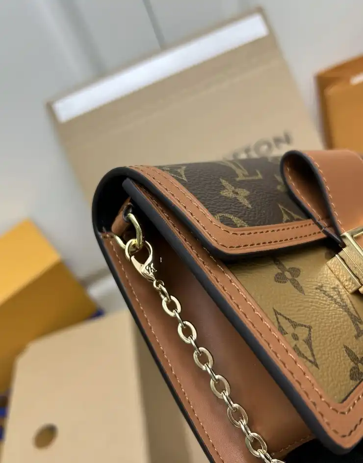 LV Clutch Bags 4224-0575