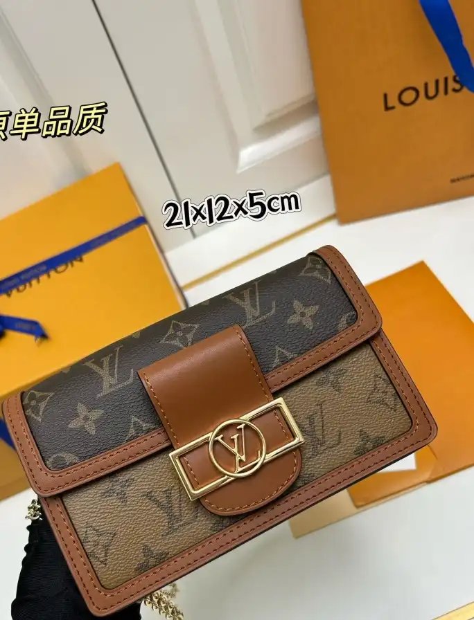 LV Clutch Bags 4224-0575