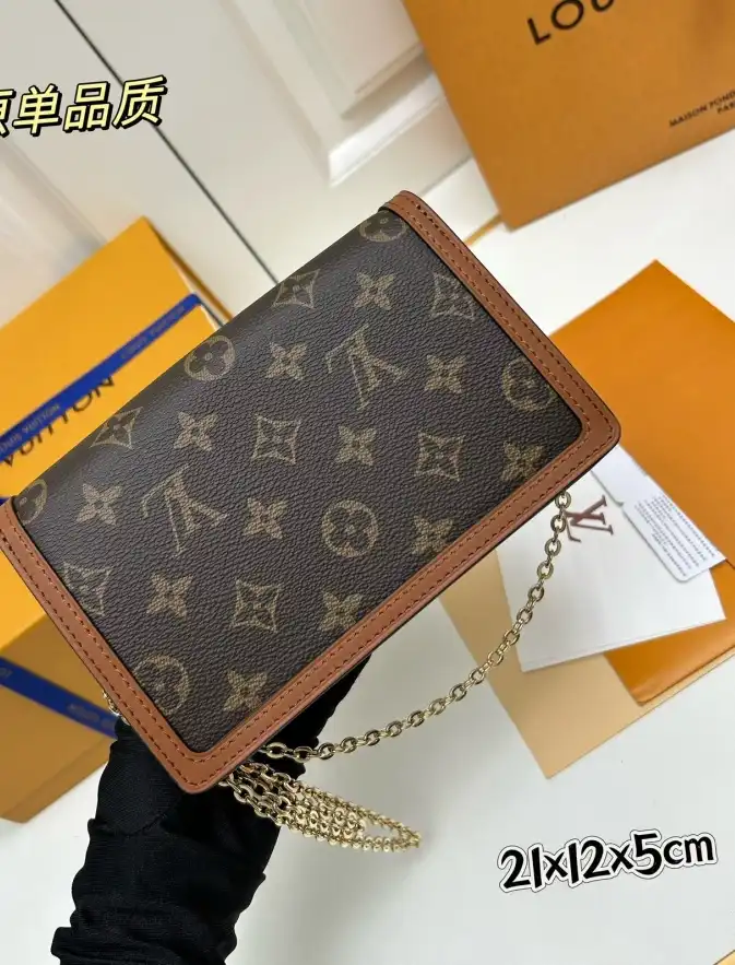 LV Clutch Bags 4224-0575