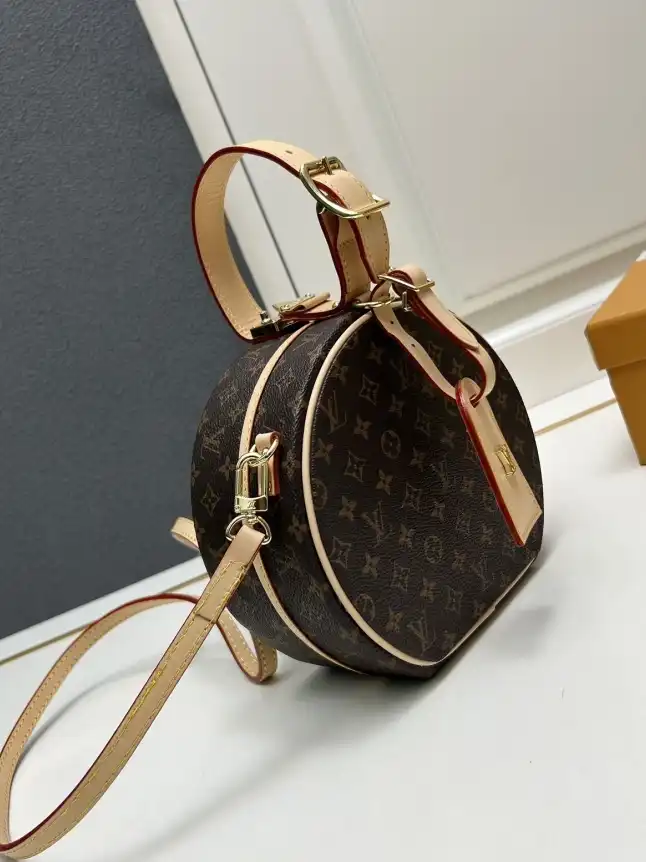 LV Round Bags 4224-0785