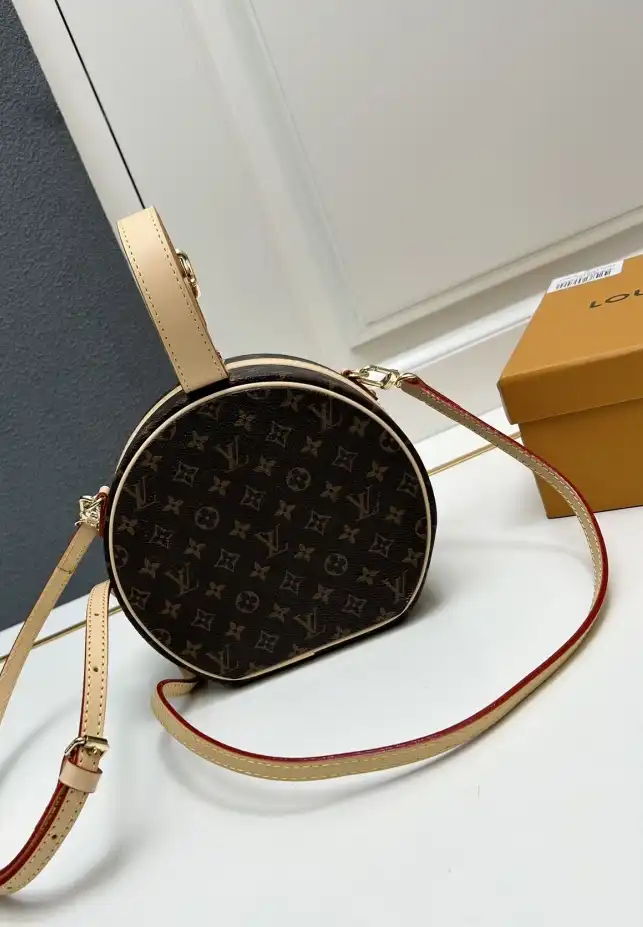 LV Round Bags 4224-0785