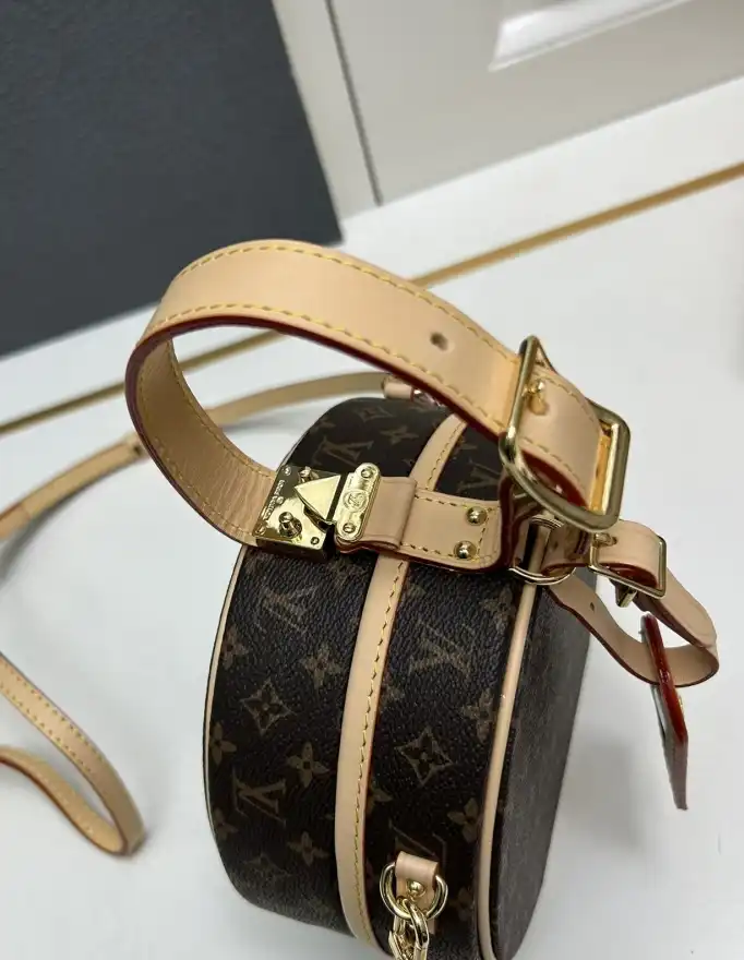 LV Round Bags 4224-0785