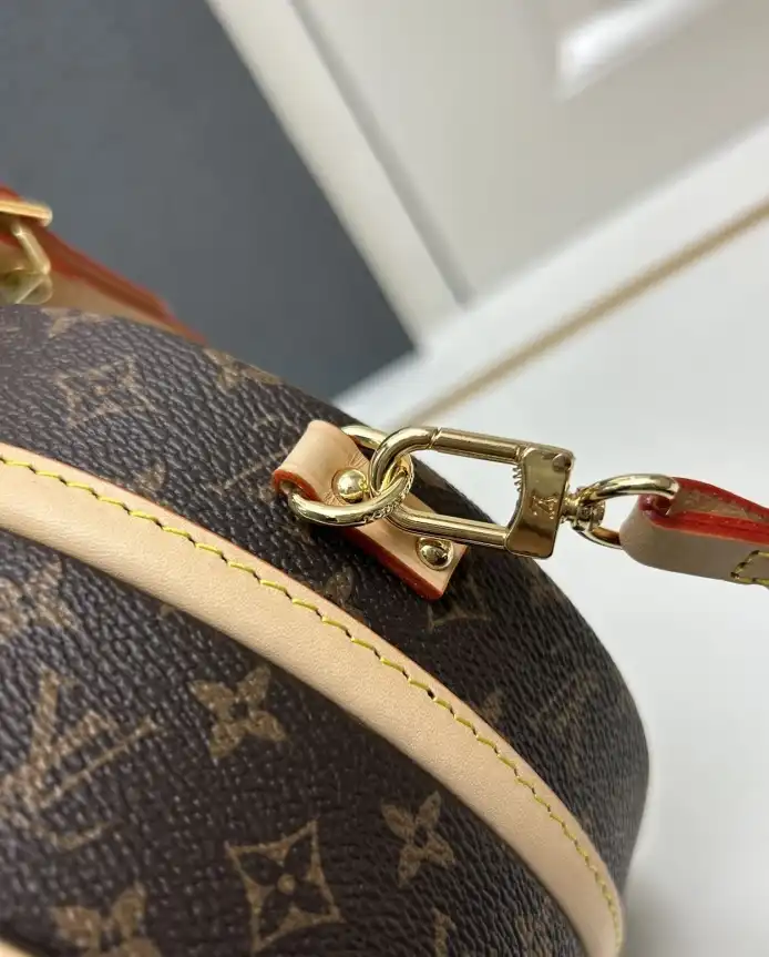 LV Round Bags 4224-0785