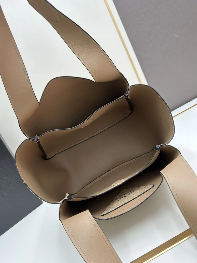 Pra*a shopping bags 4224-0858