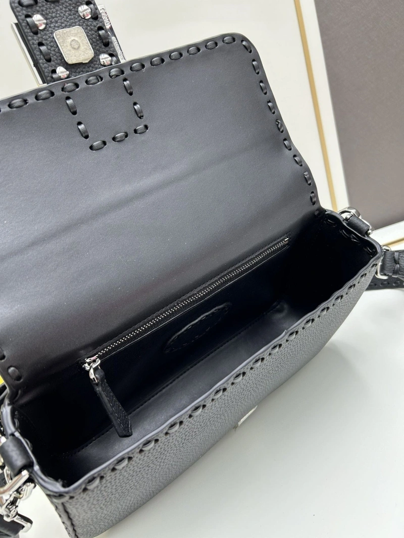 F**di baguette bags 4224-0977