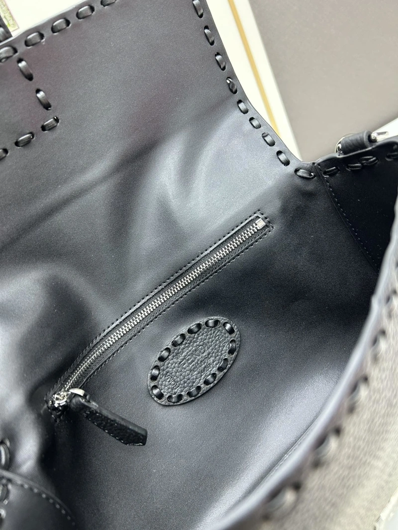 F**di baguette bags 4224-0977