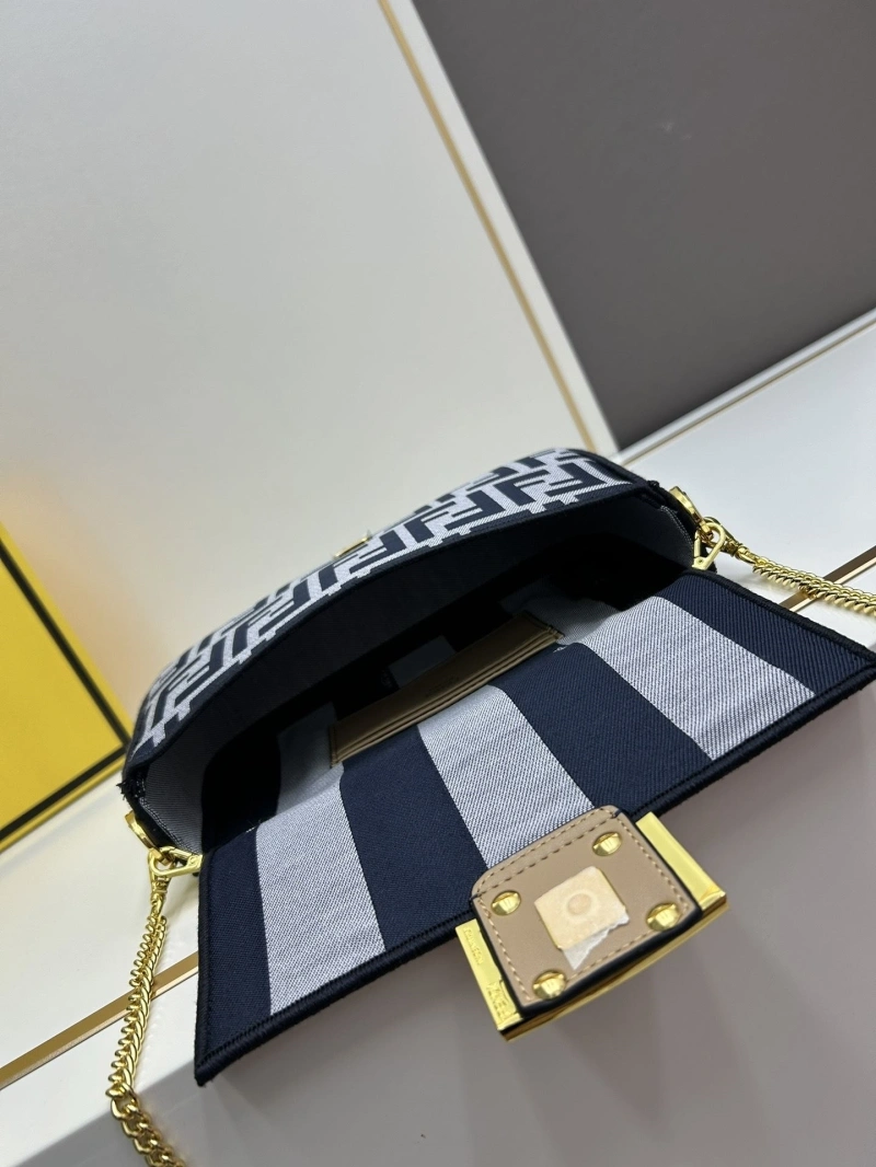 F**di baguette bags 4224-1083