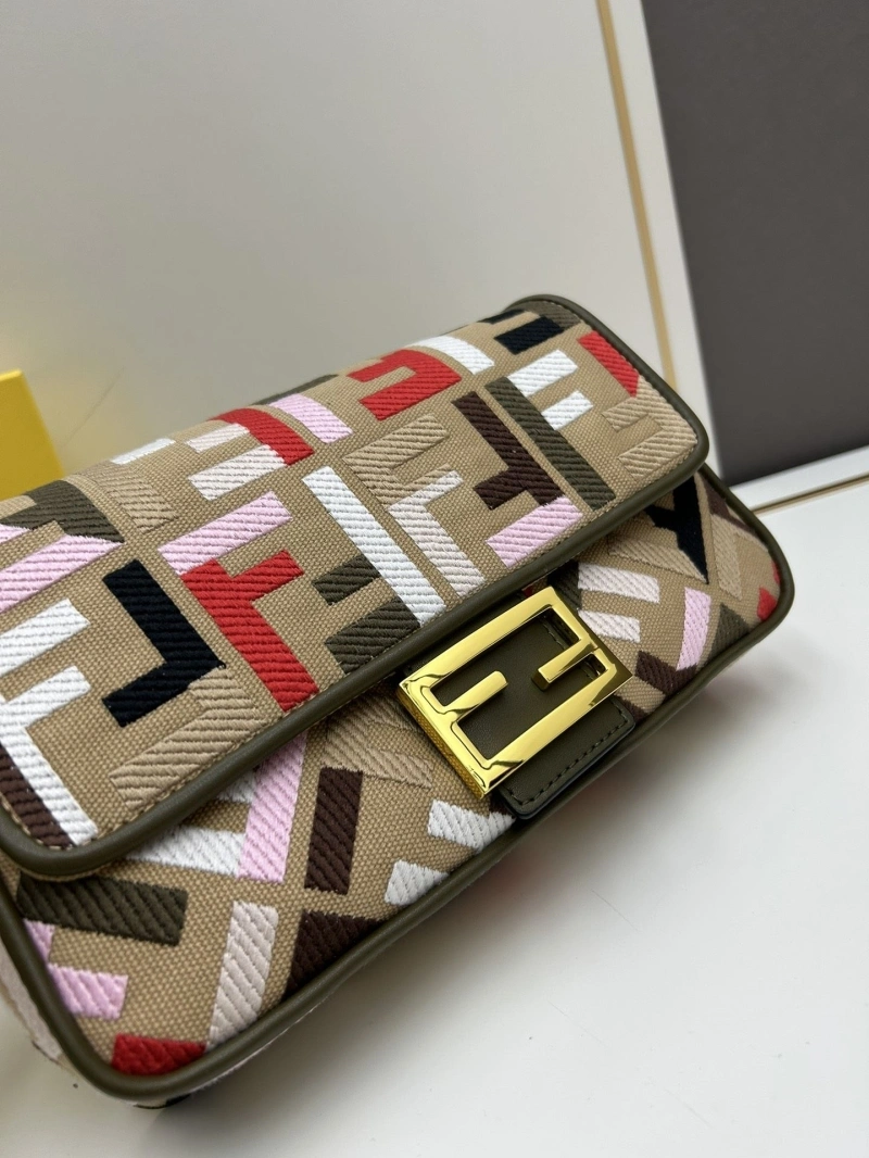 F**di baguette bags 4224-1720