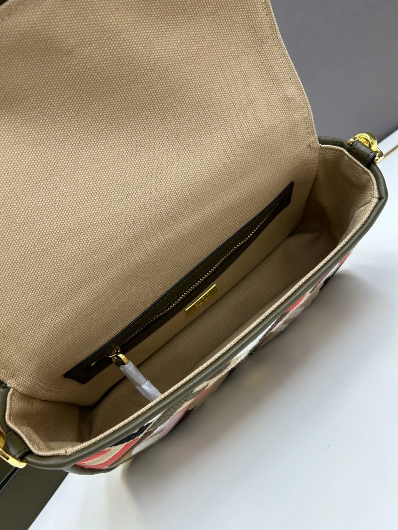 F**di baguette bags 4224-1720