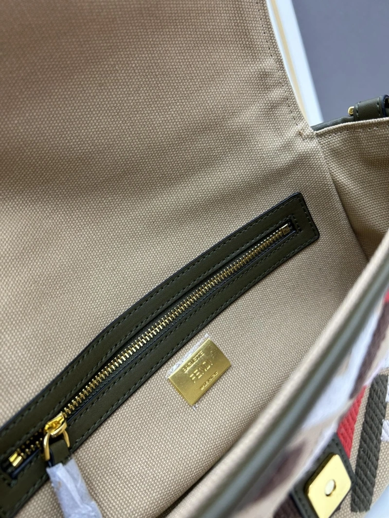 F**di baguette bags 4224-1720