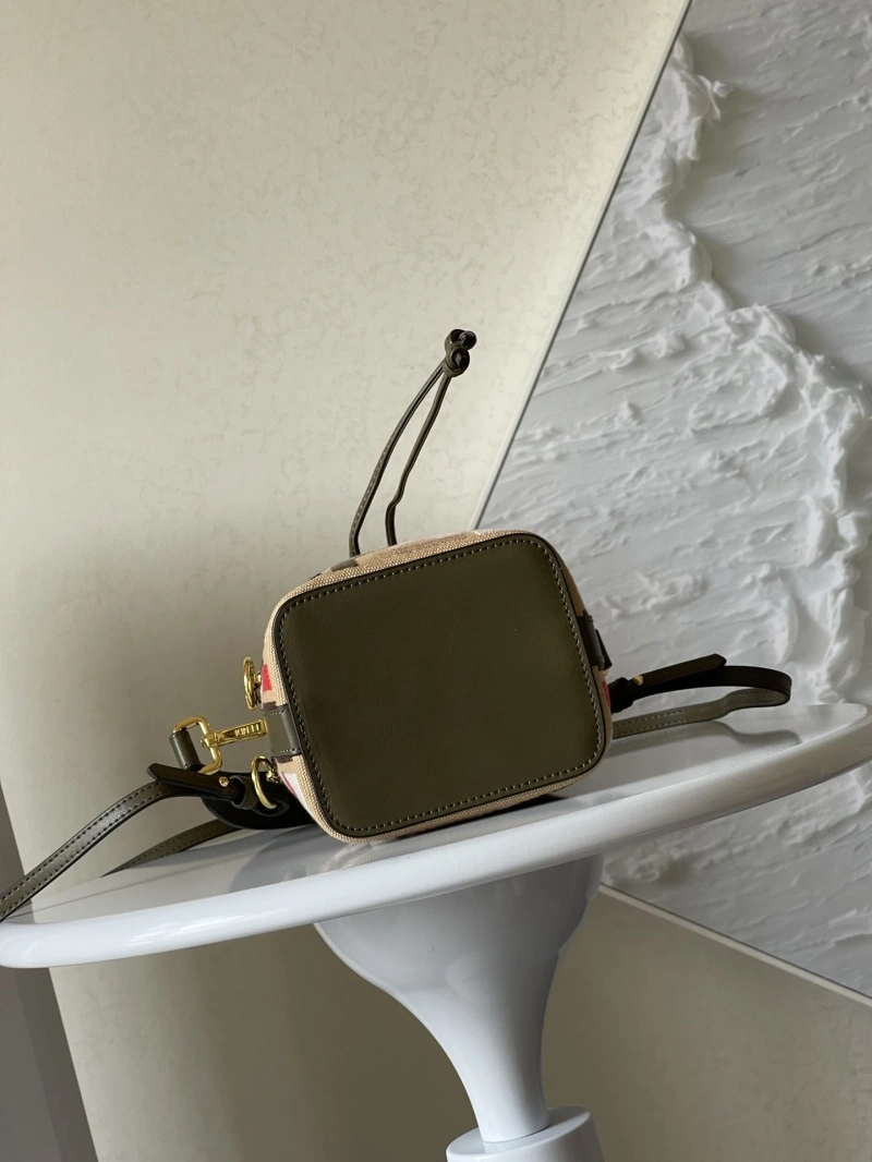 F**di bucket bags 4224-1889