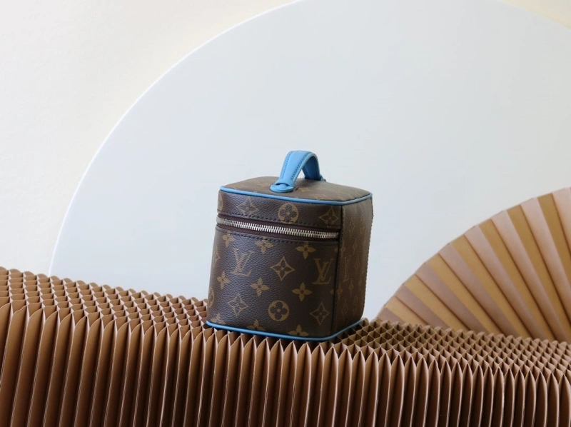 LV Cosmetic Bags 4233A-0301